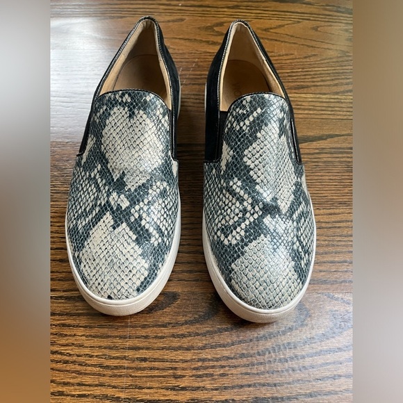 Vionic Women's Loafers Shoes Size 10 Suede Black Snake Print - Picture 2 of 12